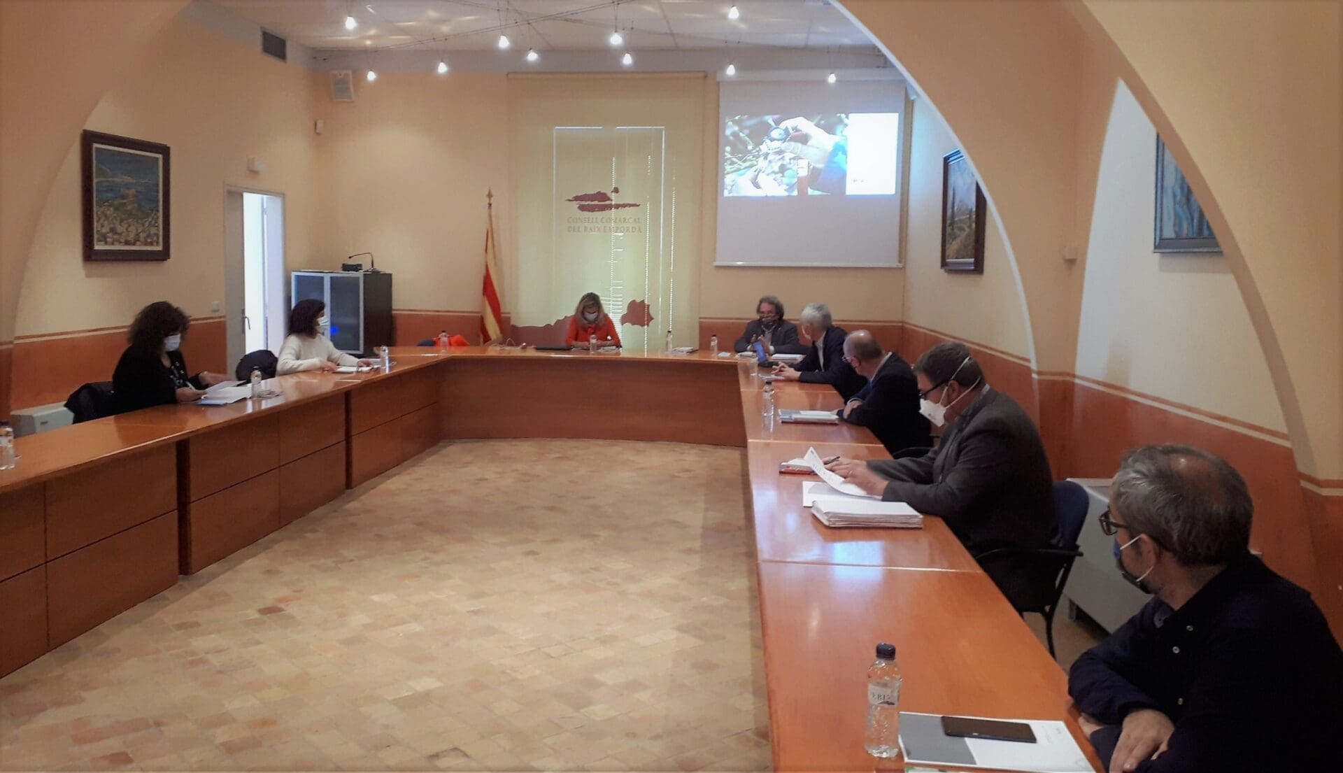 Reunión de los asistentes a la II Mesa Institucional de las Comarcas de Girona