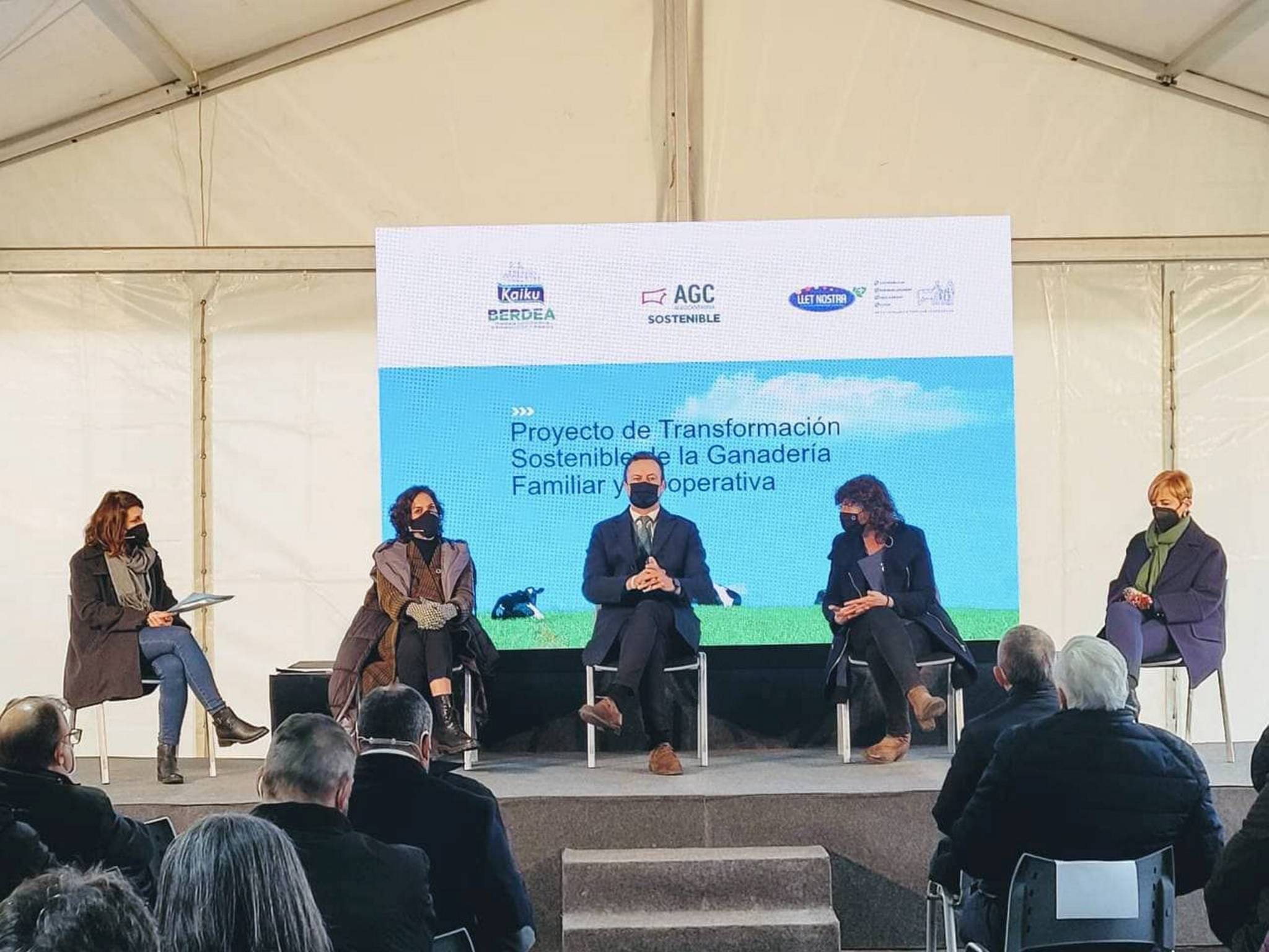 Acte de presentació del projecte amb la participació dels responsables dels governs (font: DACC)